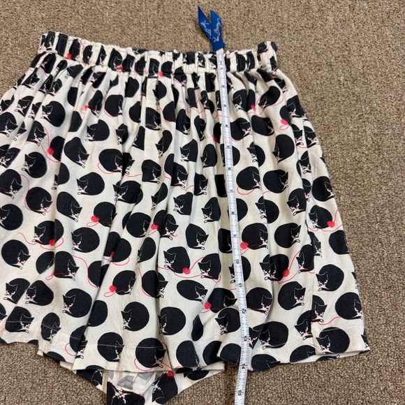 Johnnie B: Girls Black / White Cat Printed Shorts, Size 11-12Y - Picture 7 of 11